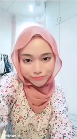 hijab pink c0lm3k di depan kamera