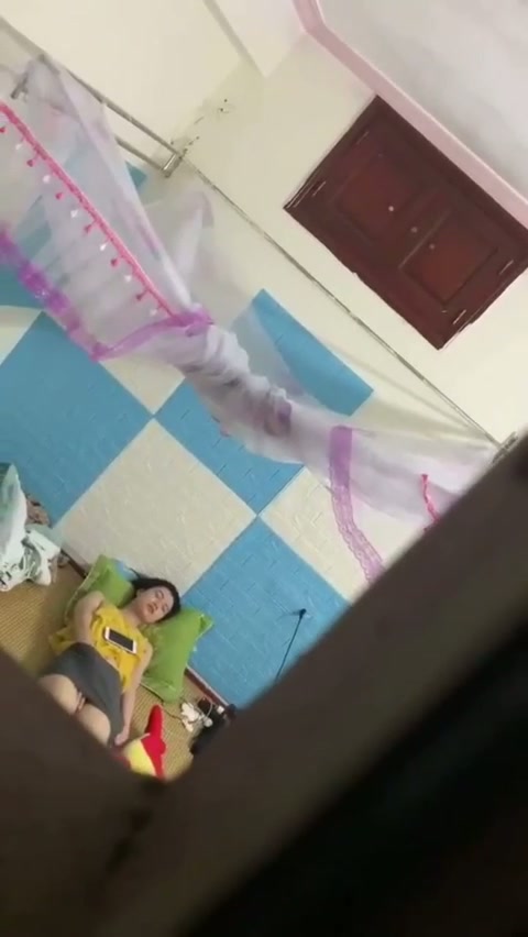 Ngintip Tetangga Yang Lagi Sange