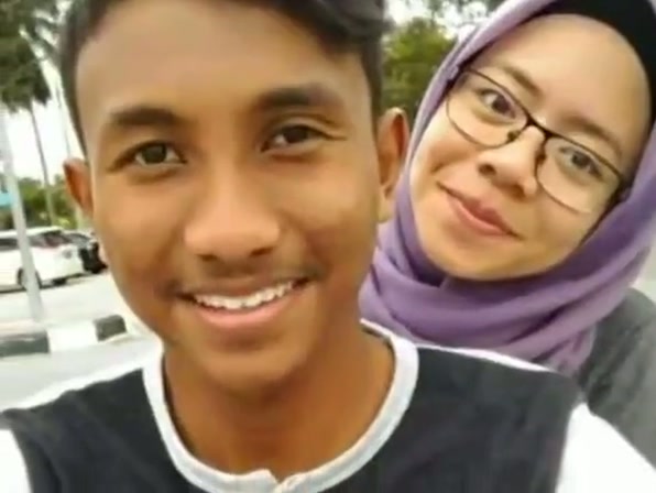 Hijab Indonesian BJ and Girl Fingering in Car – Porn video TXXX.com.mp4