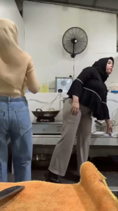 ×͜VID× 20240319 906382 – Nemenin Si Apem Tembem Gurih Masak Di Dapur 1