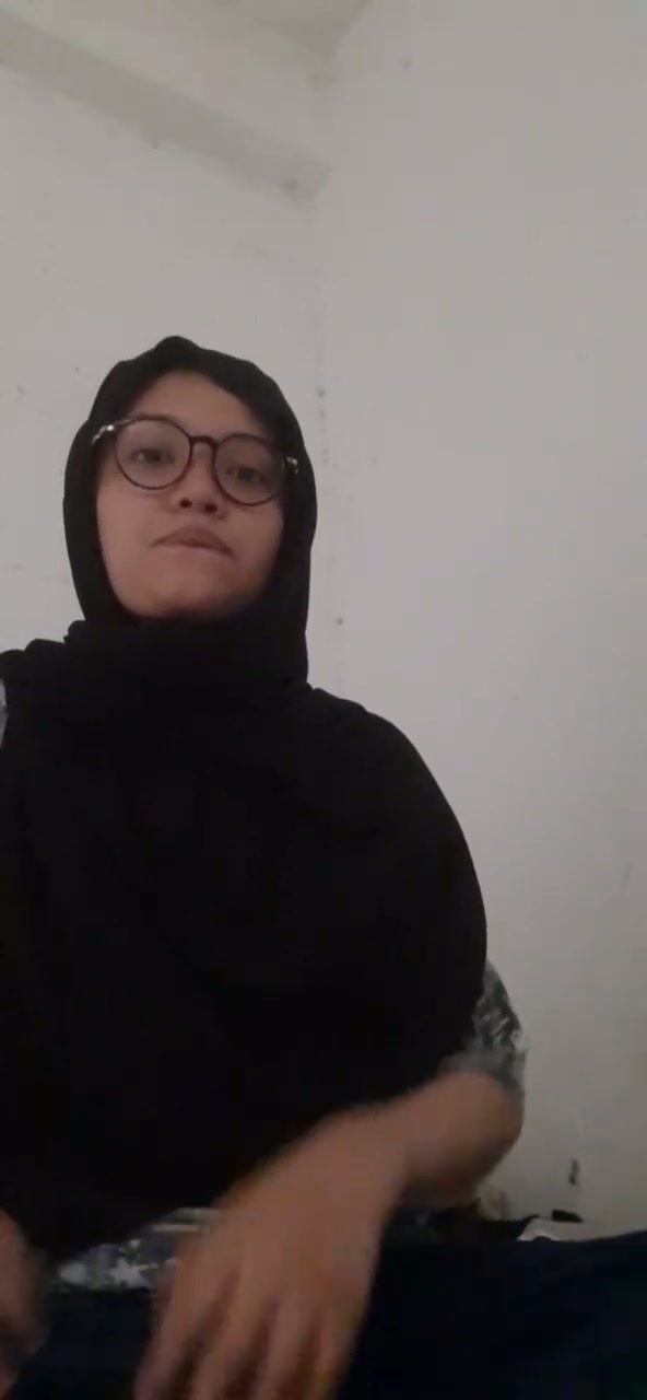 Hijab cantik masih sempit banget .mp4