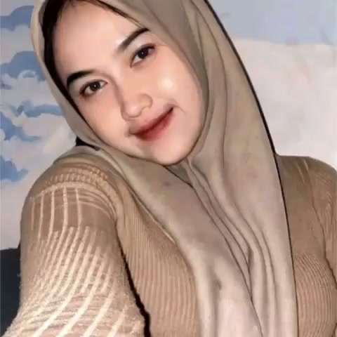 Cewek Cantik Berjilbab Lagi Belajar Nyepong Crot di Muka – PoopHD – PoopHD.mp4